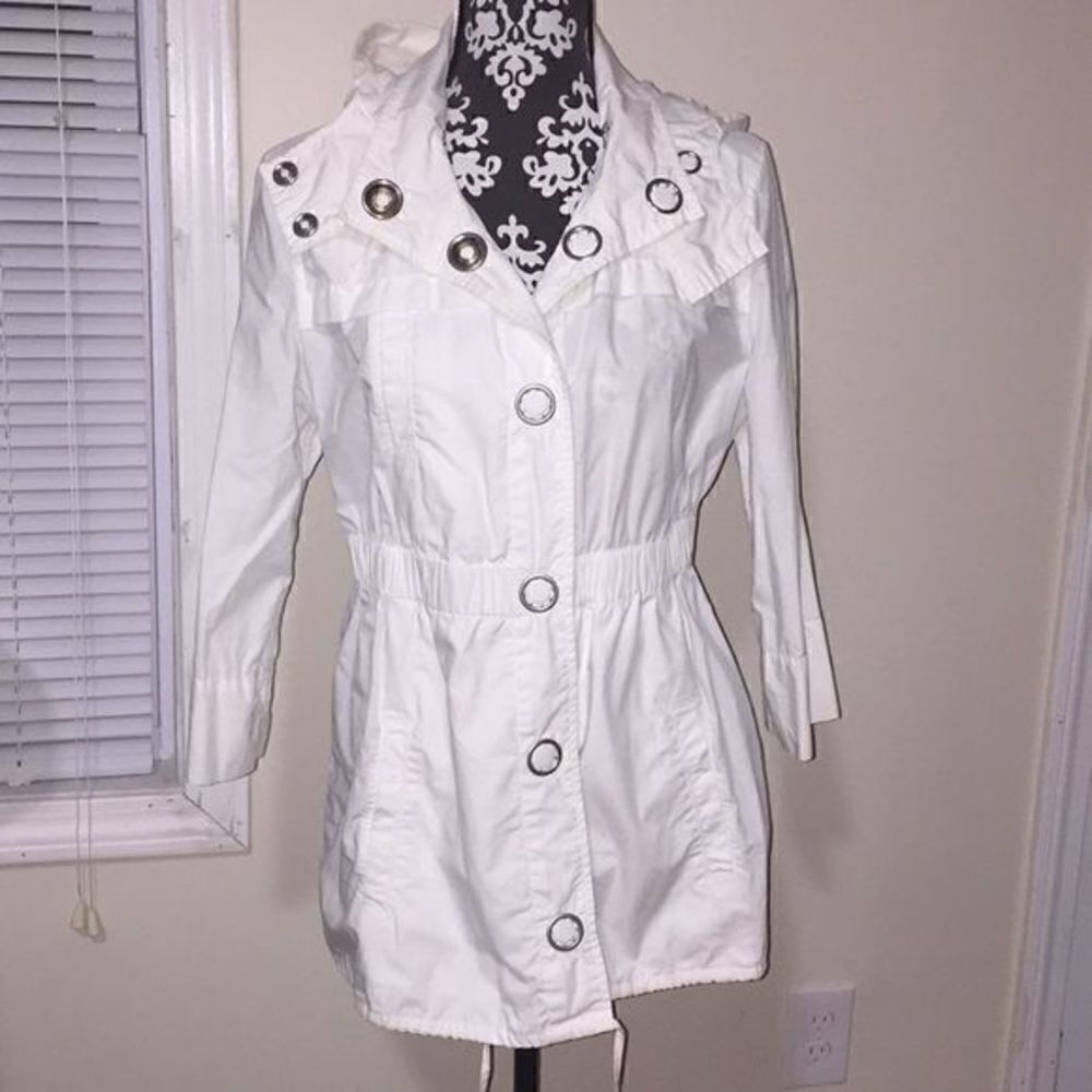 𝅺Armani exchange white coat with a hoodie, size L